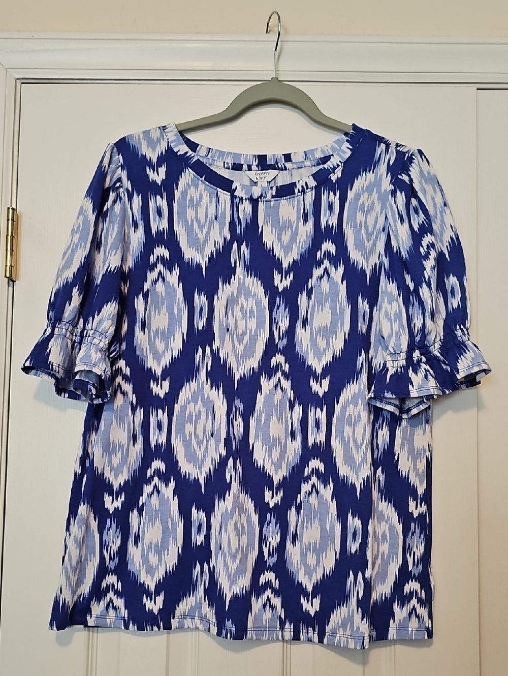 Crown & Ivy Blue & White Printed Short Sleeve Blouse